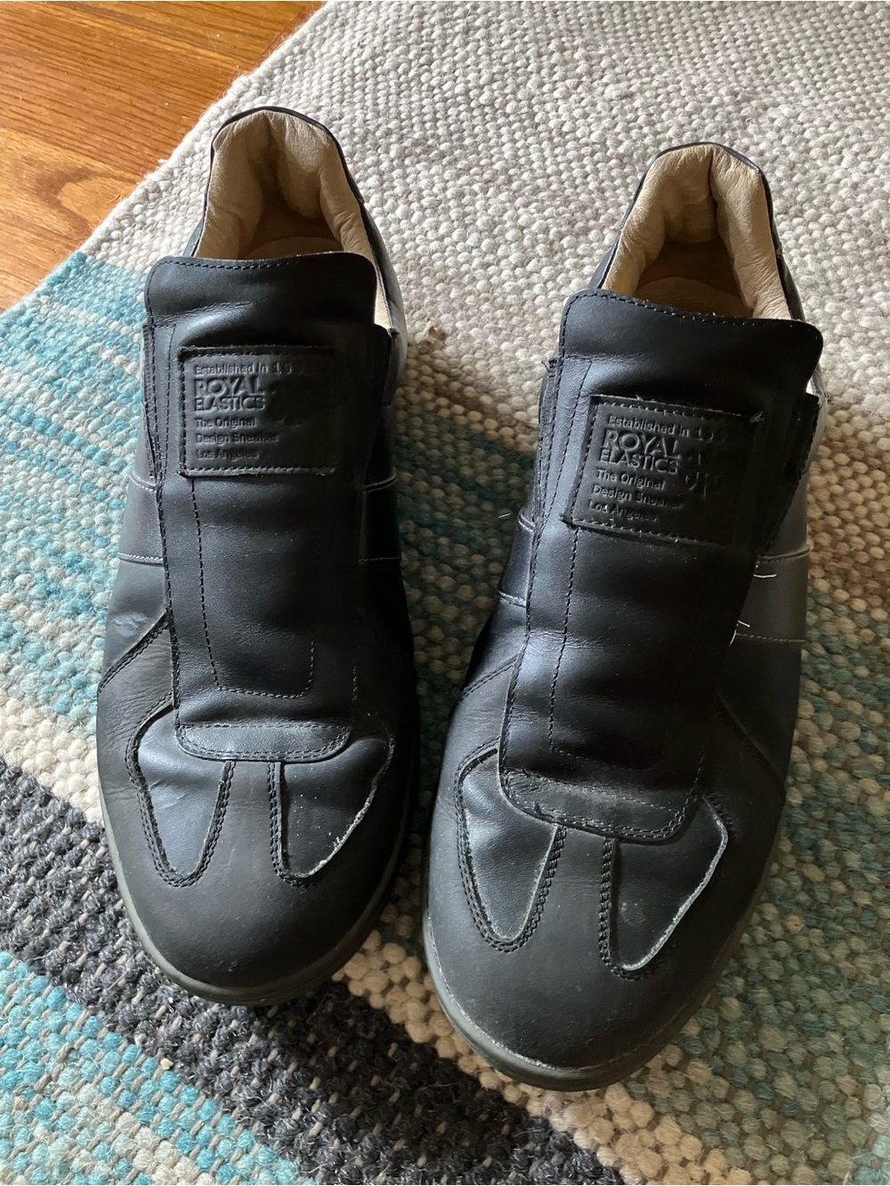 Men’s Royal Elastics black leather laceless slip on sneaker size 10